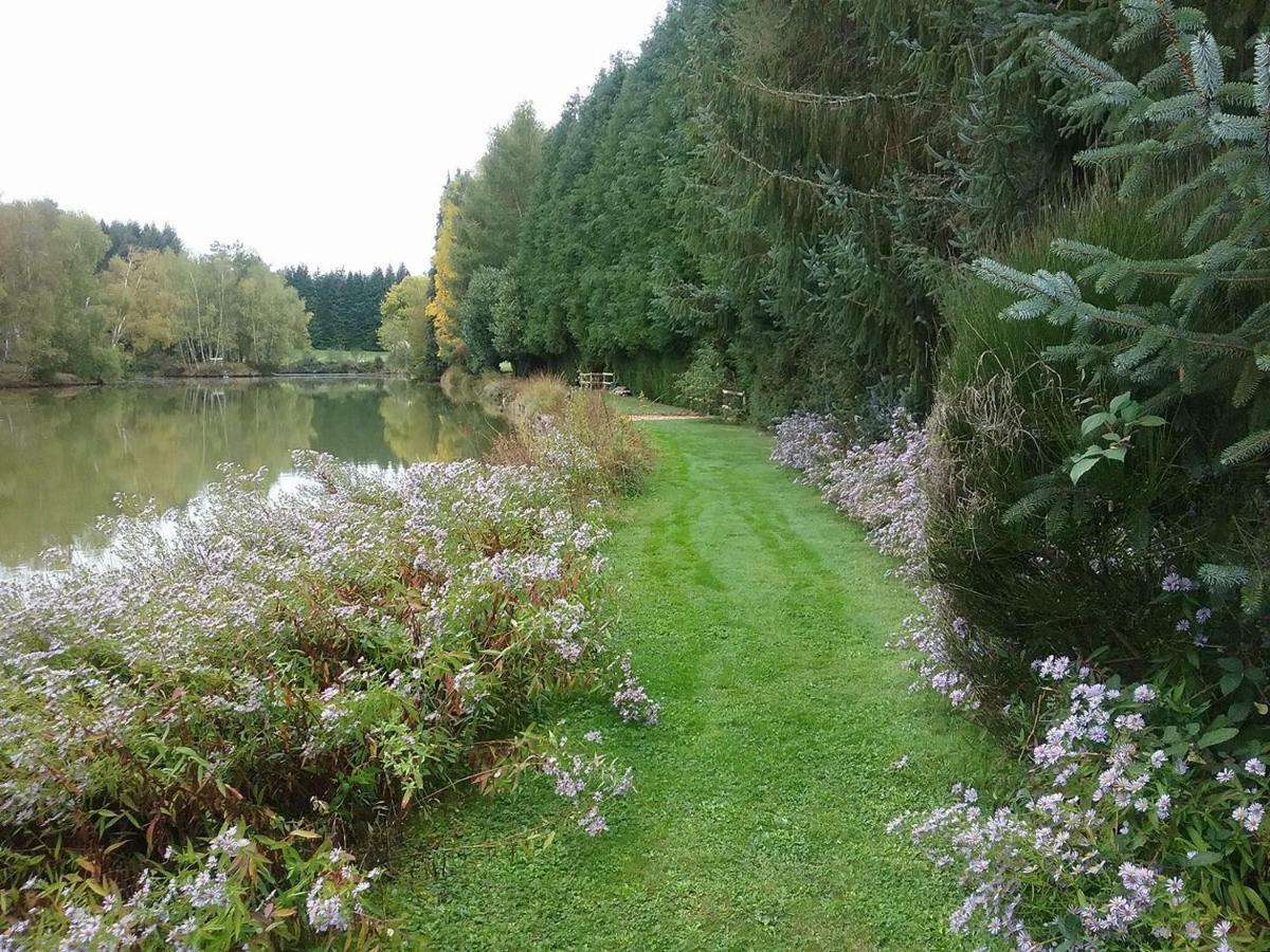 Spruce Lake Sauviat-sur-Vige Dış mekan fotoğraf